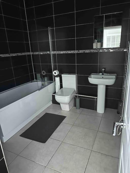 Modern Apartment, 1Km From City! Newcastle upon Tyne Eksteriør billede
