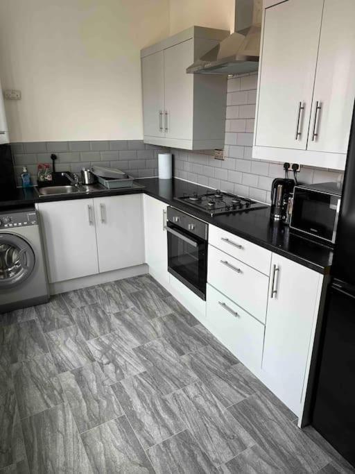 Modern Apartment, 1Km From City! Newcastle upon Tyne Eksteriør billede